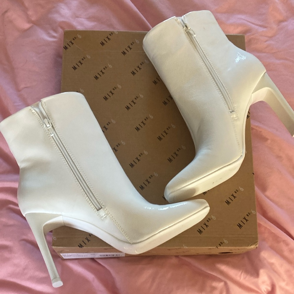 Mix No. 6 Women's White Ankle Boots
